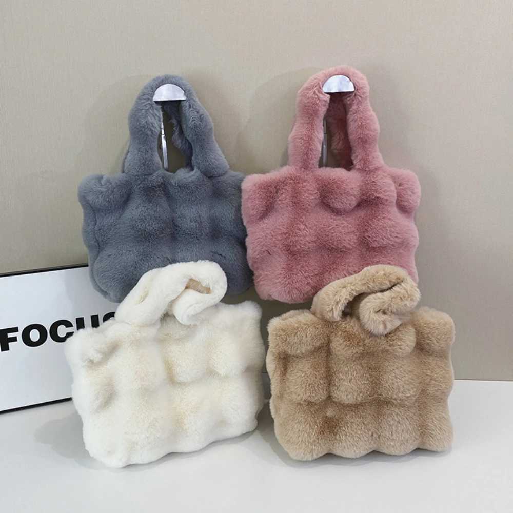 New Womens Fluffy Shoulder Bag Autumn Winter Top Handbag for Girls Plush Handbag Solid Color Casual Handbag T250118