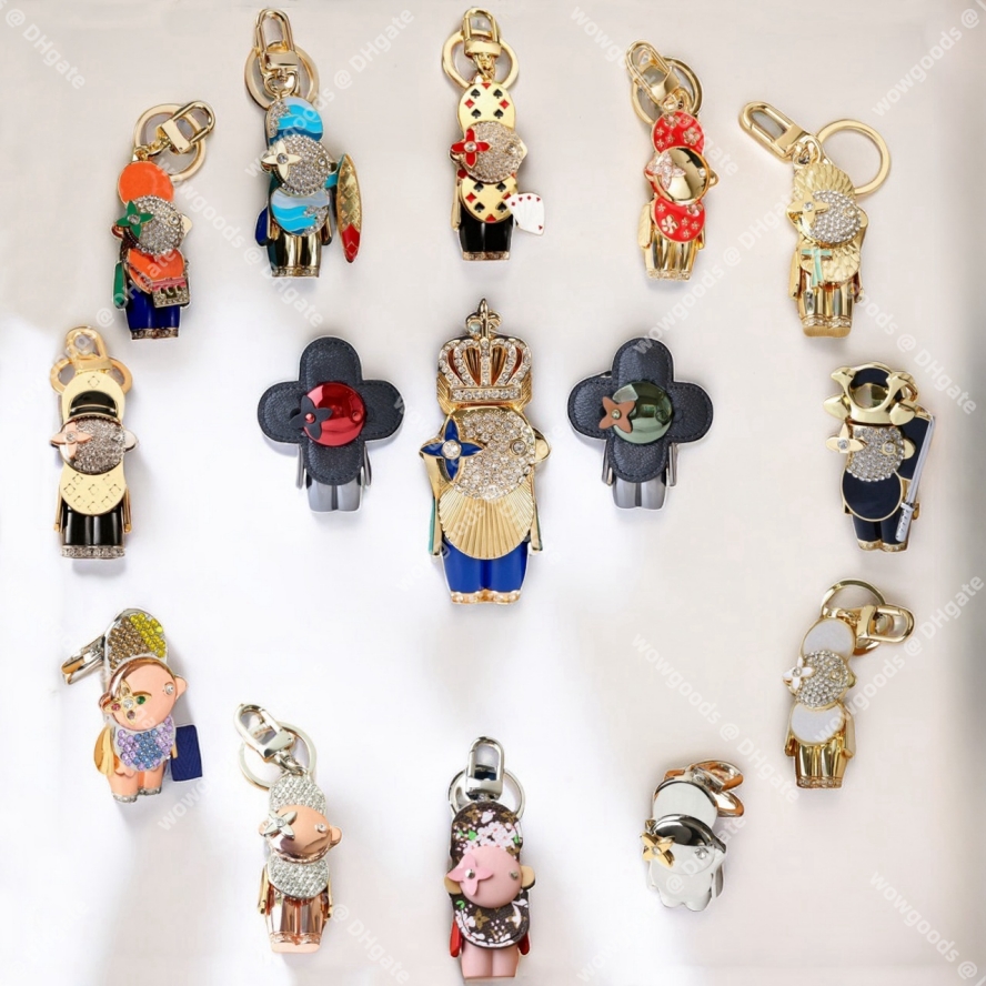 Designer Keychain Sunflower Doll Bag charm Fashion Key Chain Bag Decor Accessory Car Key Ring Holder High Quality Mascot Lanyard Pendant Fashion Men Women Cute Gifts