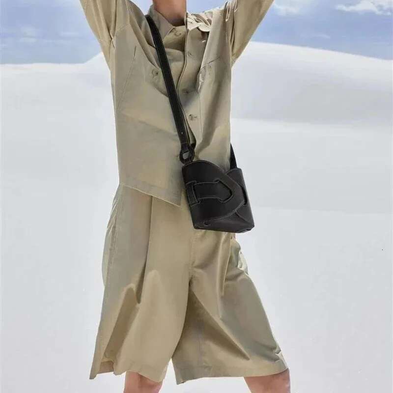 France 2025 New Niche High Appearance Level High-Grade Light Underarm Bags Leather Handbag Simple Woven Bag Woman Package