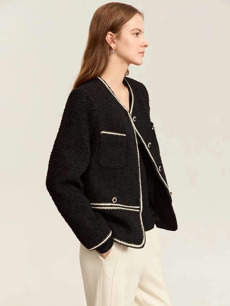 AMII 2023 Jackets For Women Autumn New Elegant Socialite Crewneck Beaded Buckle Fragrant Wind Coat Short Loose Tops 72343007