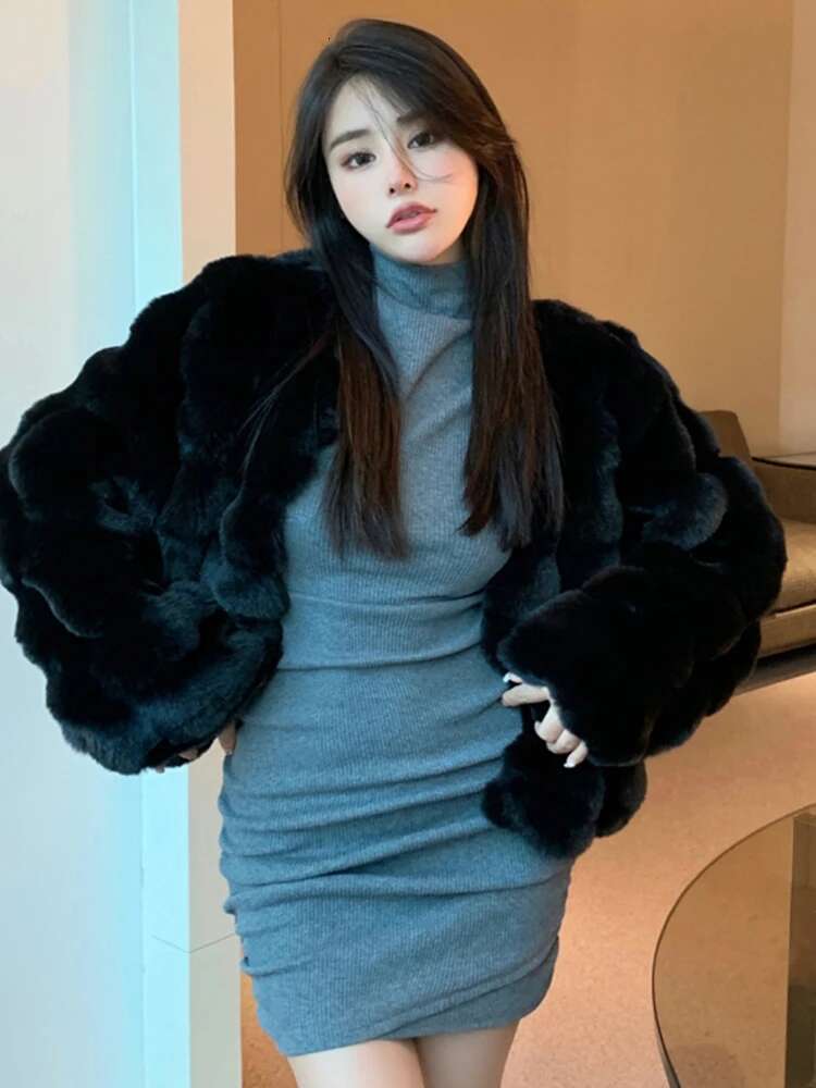 DEAT Fashion Women's Faux Coat O-Neck Long Sleeve Loose Thick Imitation Rabbit Fur Short Jacket Winter 2024 New