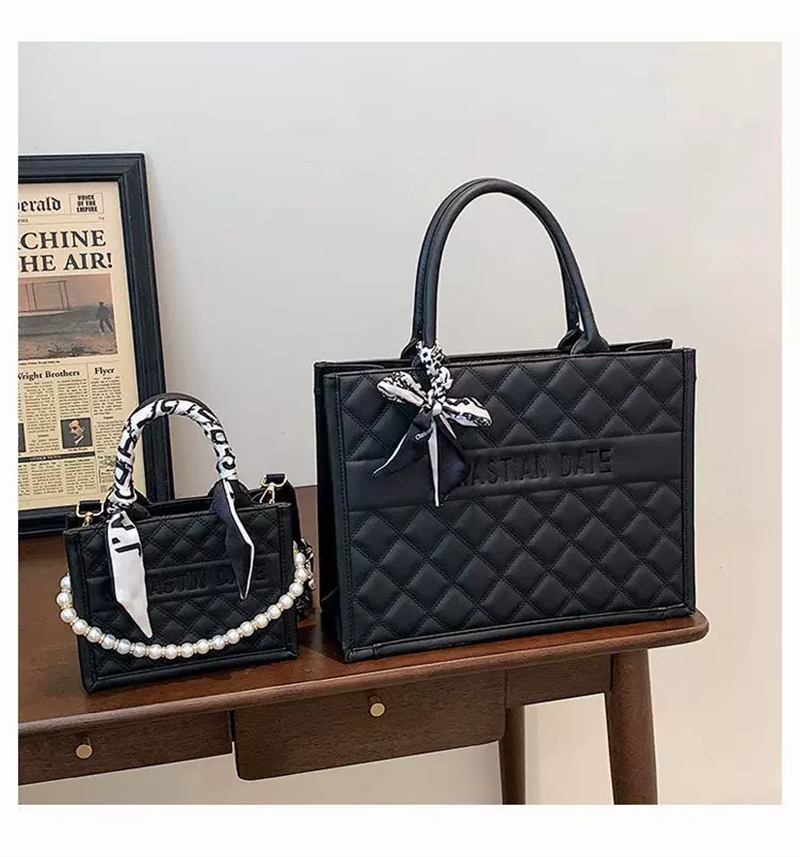 Designer Shoulder Handbags: Women's Versatile Tote Bag - Plain Black, Casual Style, Perfect For Everyday Use New Free Delivery Designer Bag