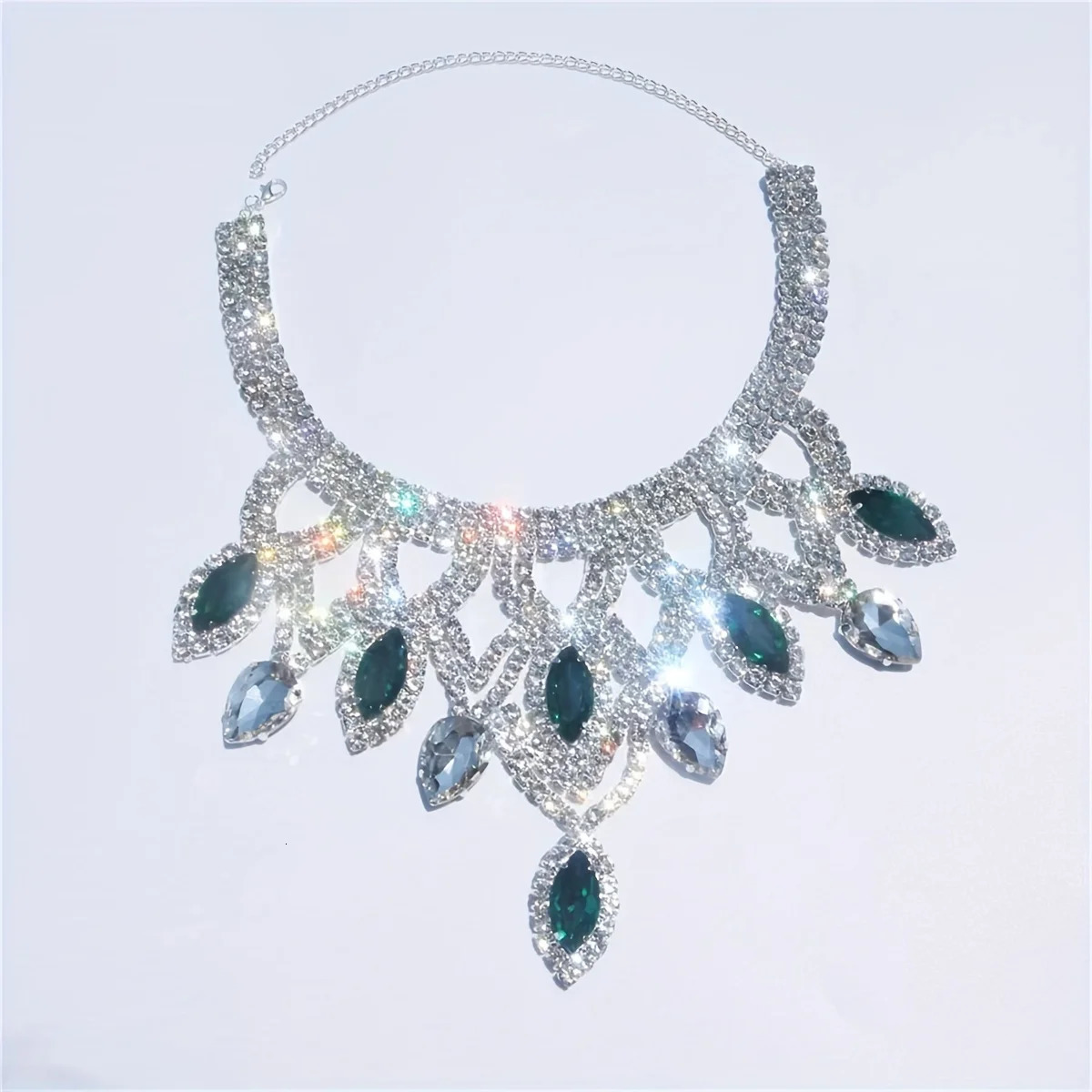 Sexy and shiny rhinestone necklace fashionable and chic bridal wedding party jewelry necklace accessories Versatile 250109