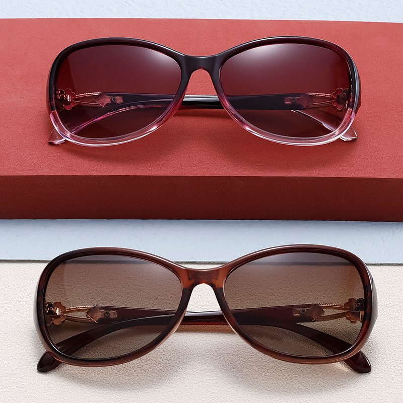 Wholesale new women's fashion sunglasses 5566 elegant frame stylish driving mirror sunglasses with diamond four-leaf clover