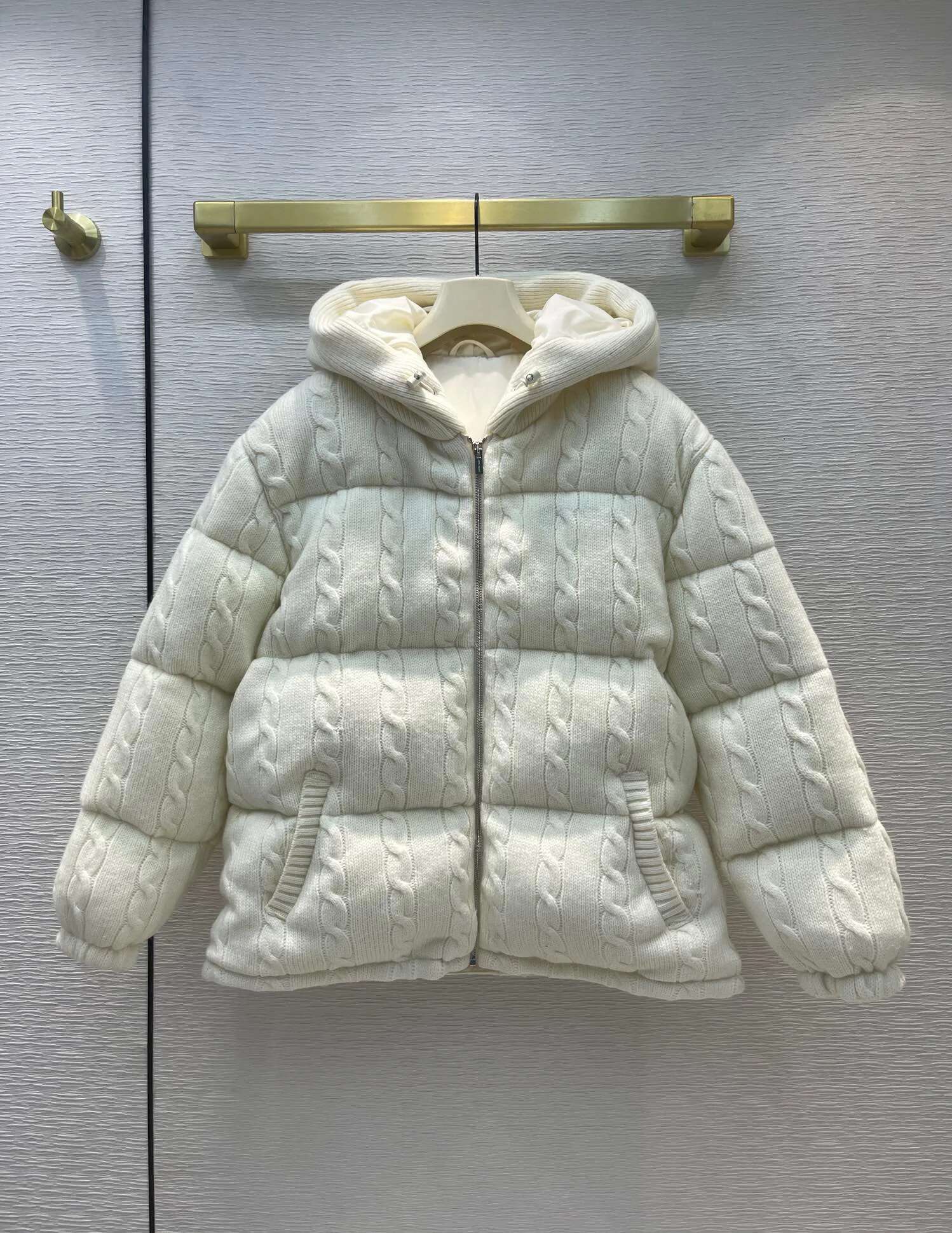 Brand Clothing Women's Knitted Jackets Winter 2022 Wool Ing Hooded Bread Type Design Keep Warm Down Coat 56037