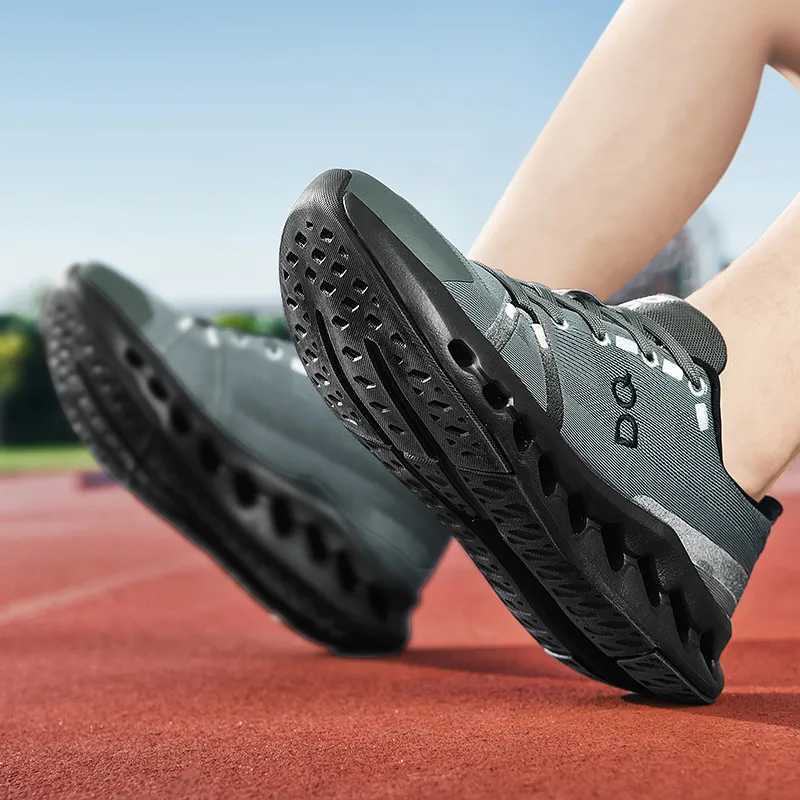 Fashionable shock-absorbing running shoes cfortable anti slip sports sneakers Z250412