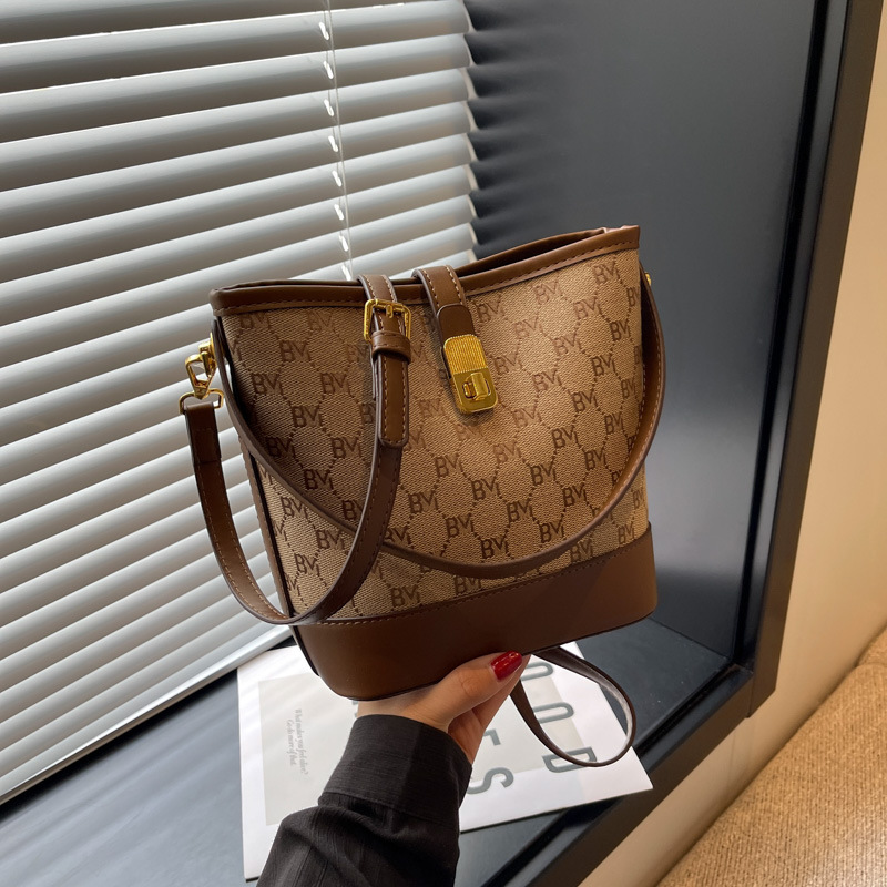 Free shipping 2025 new designer bag Shoulder Bags For womans ladies flap fashion handbag square crossbody Underarm bag