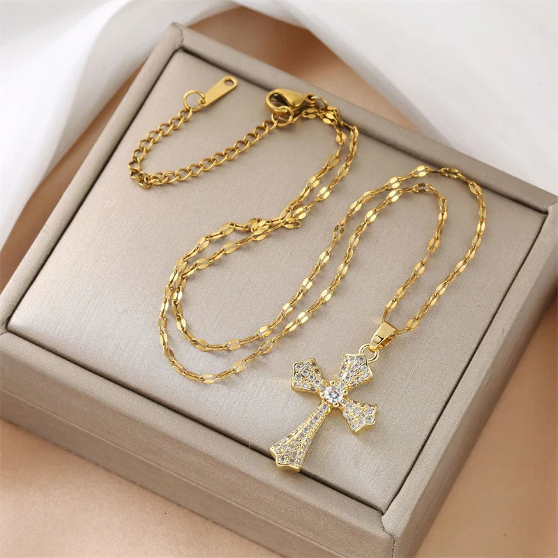 Wus Cross Clavicle Chain Retro Necklace Gift Jewelry Fashion Simple Pendant Holiday Decoration Clothing Accessories 250114
