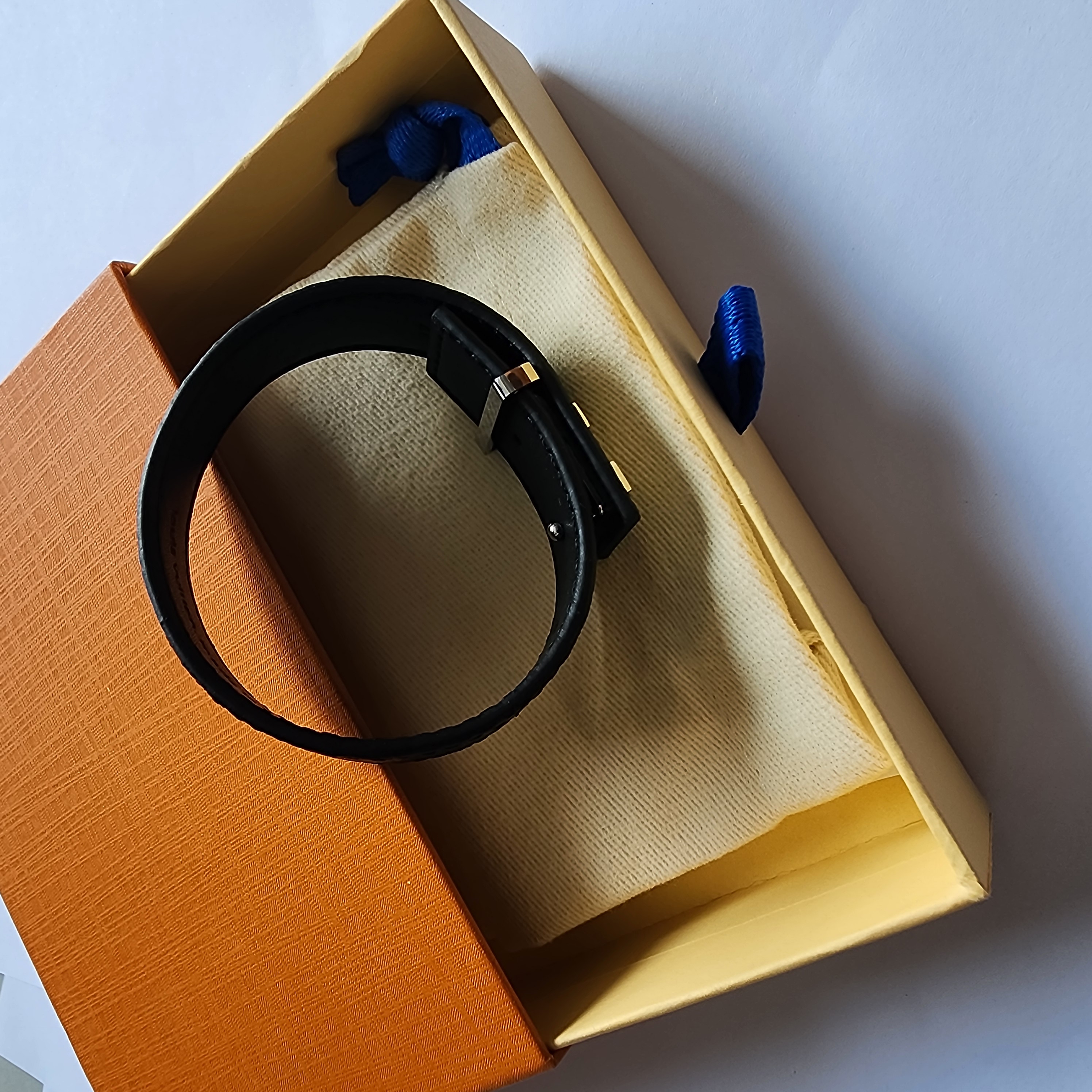 Brand Designer leather bracelets High-end Luxury black white colors Men's and women's Bracelets Fashion Unisex Jewelry With box m889