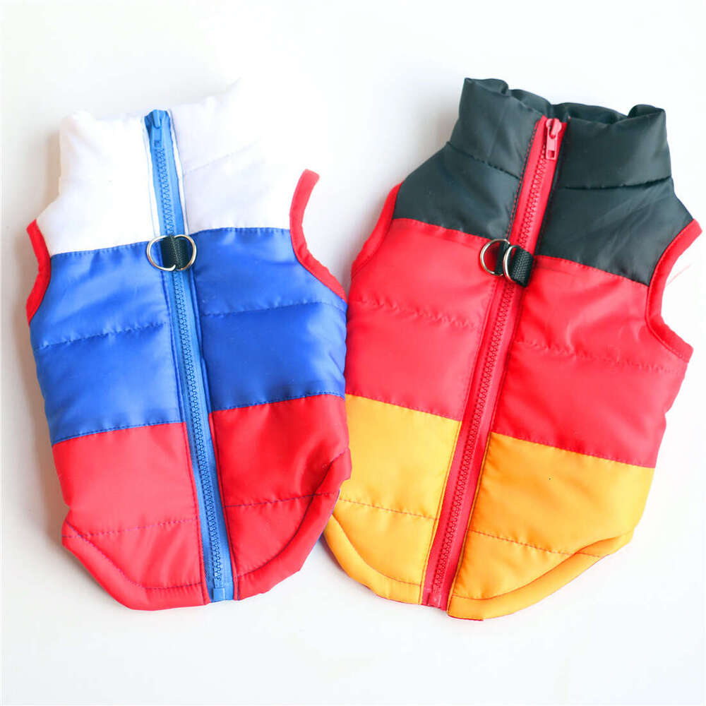 Winter Dog Clothing, Outdoor Cold-Proof and Warm Dog Jacket with Fleece Cotton Lining, Suitable for Outdoor Use with a Leash Attachment