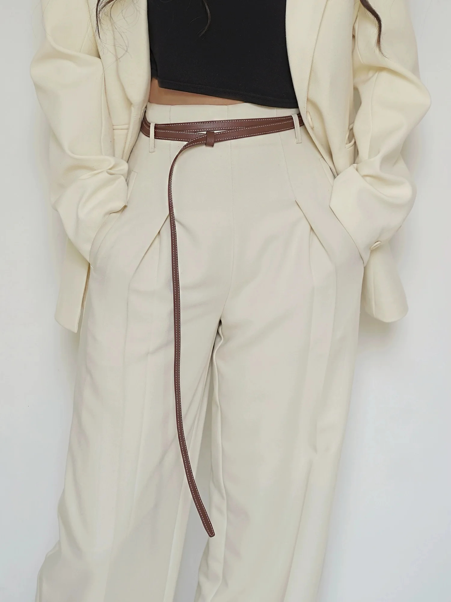 Womens leather thin belt womens double loop knotted small belt womens Versatile decorative leather waist chain 250110