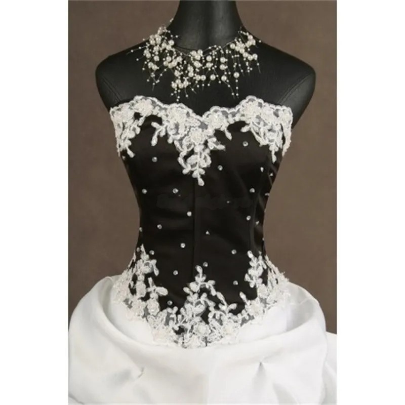 Black And White Gothic Wedding Dresses Ruched Satin And Lace Vintage Victorian Bridal Gowns Beaded Appliques Corset Vestido De Novia Long Train 2025