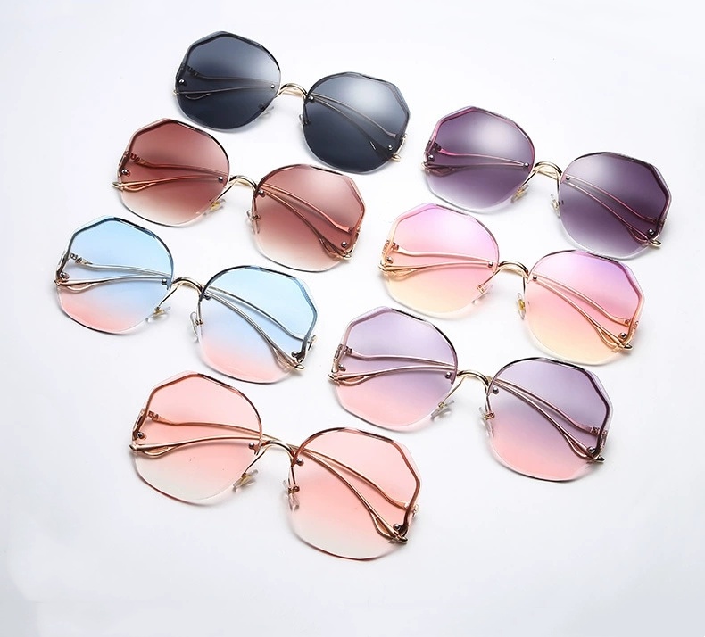 Designer Sunglasses For Women Men Vintage Style Unisex Sunglasses Fashion Classic Sunglasses Luxury Polarized Pilot PC Frame Oversized UV400 Eyewear