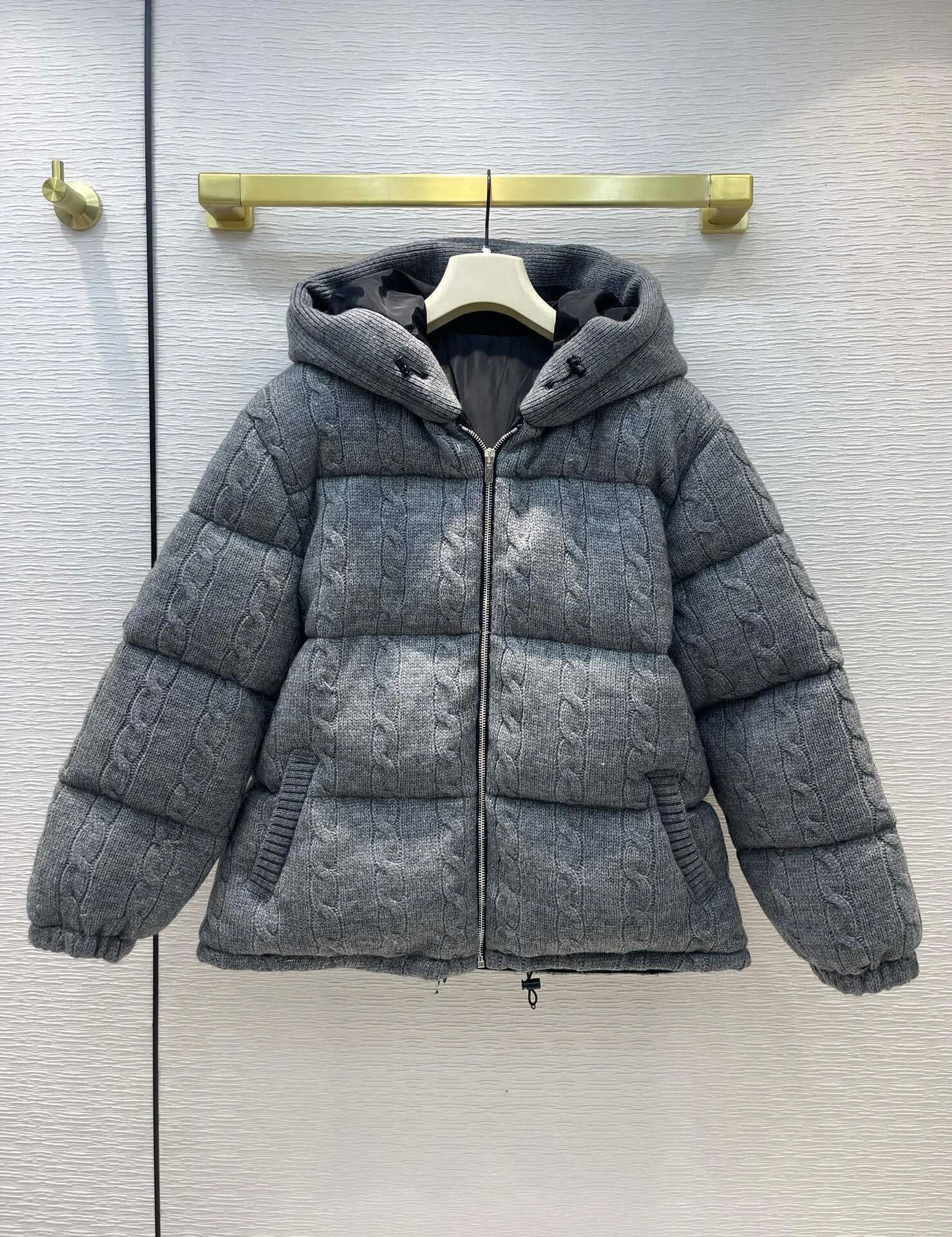 Brand Clothing Women's Knitted Jackets Winter 2022 Wool Ing Hooded Bread Type Design Keep Warm Down Coat 56037