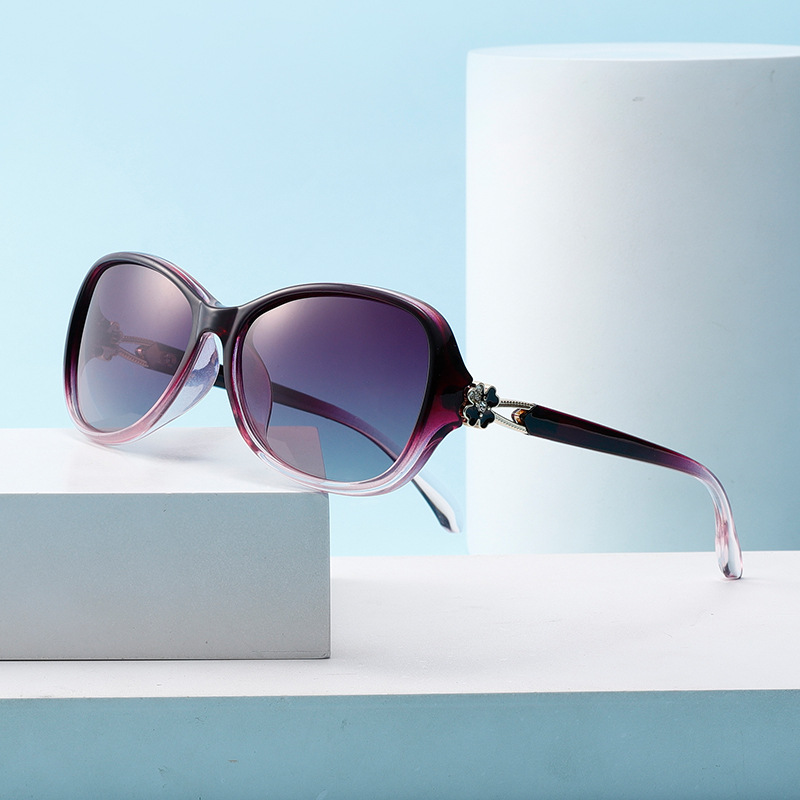 Wholesale new women's fashion sunglasses 5566 elegant frame stylish driving mirror sunglasses with diamond four-leaf clover