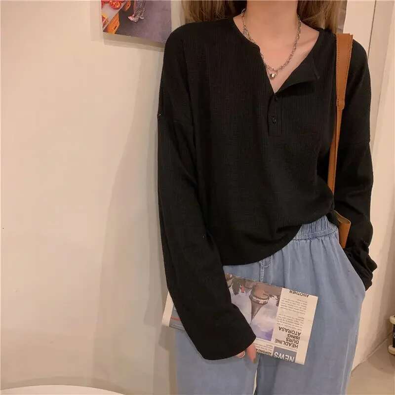 White And Black Knitted Basic T-shirt For Women's Spring And Autumn Casual Round Neck Button Decoration Long Sleeved Designer T-shirt Full Top Wo
