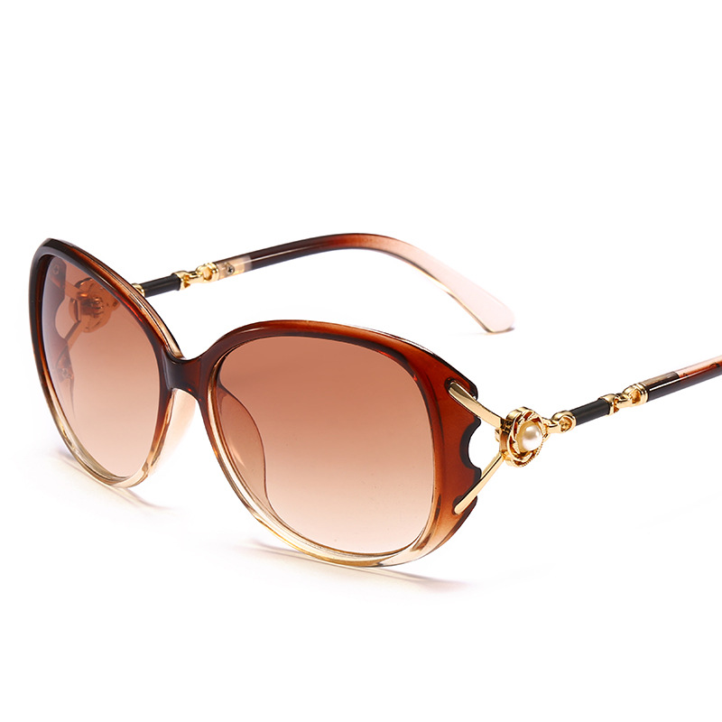 Wholesale new women's fashion sunglasses elegant frame fashionable pearl glass sunglasses 2025