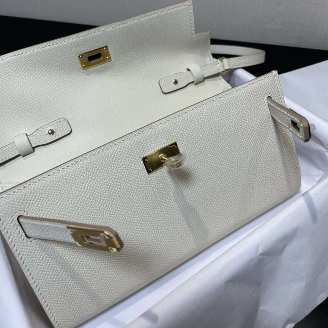 19A Classic Purse Designer To Go wallet Fashion Crossbody Shoulder bag 20cm in Imported Italian leather with plated hardware