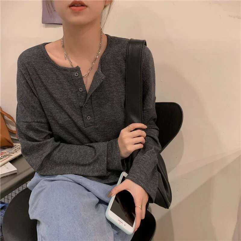 White And Black Knitted Basic T-shirt For Women's Spring And Autumn Casual Round Neck Button Decoration Long Sleeved Designer T-shirt Full Top Wo
