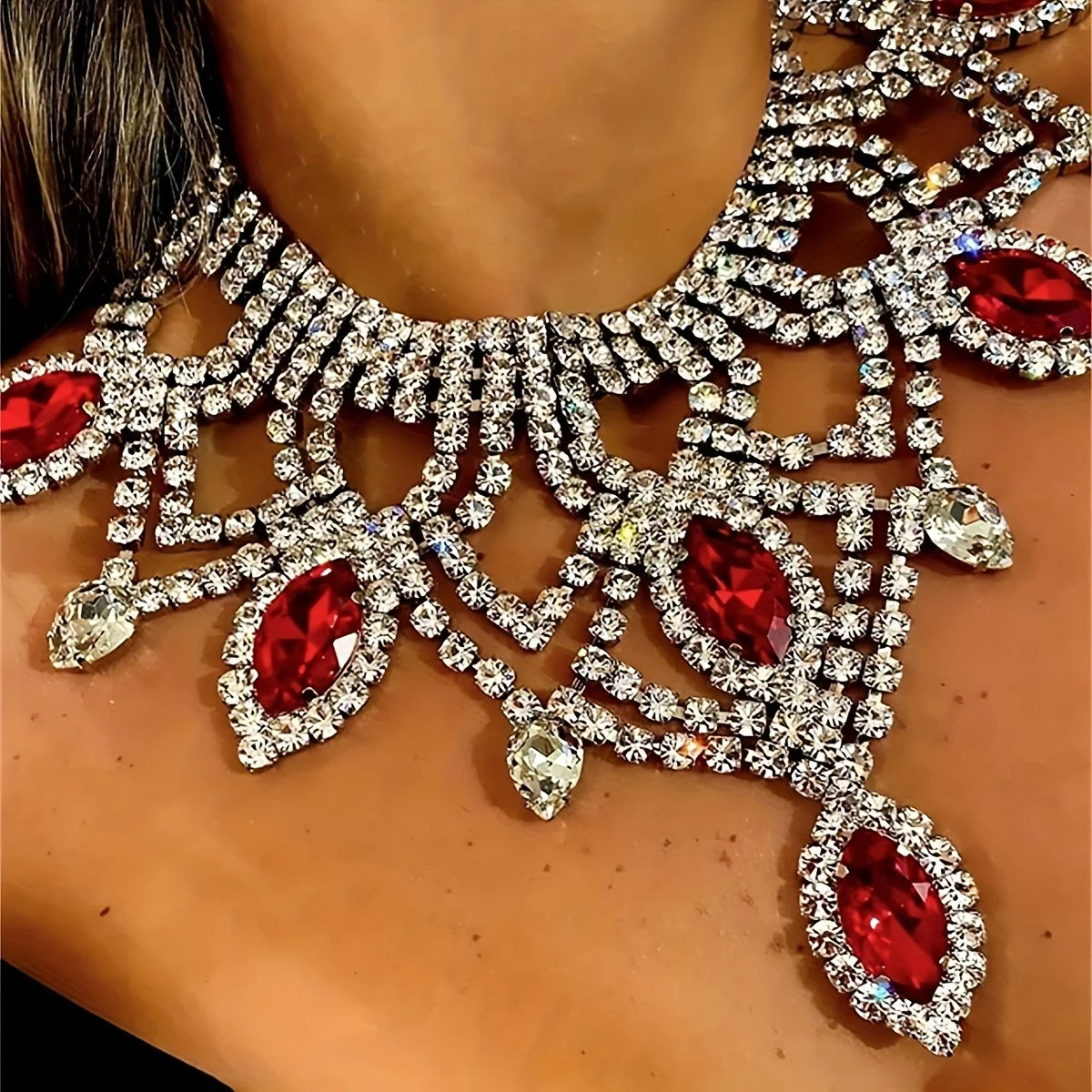 Sexy and shiny rhinestone necklace fashionable and chic bridal wedding party jewelry necklace accessories Versatile 250109