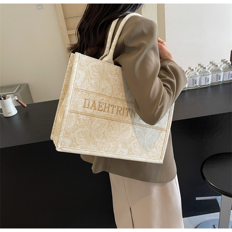 free shipping designer shoulder bags casual handbag Embroidery fashionable for women 2025 new style black pink