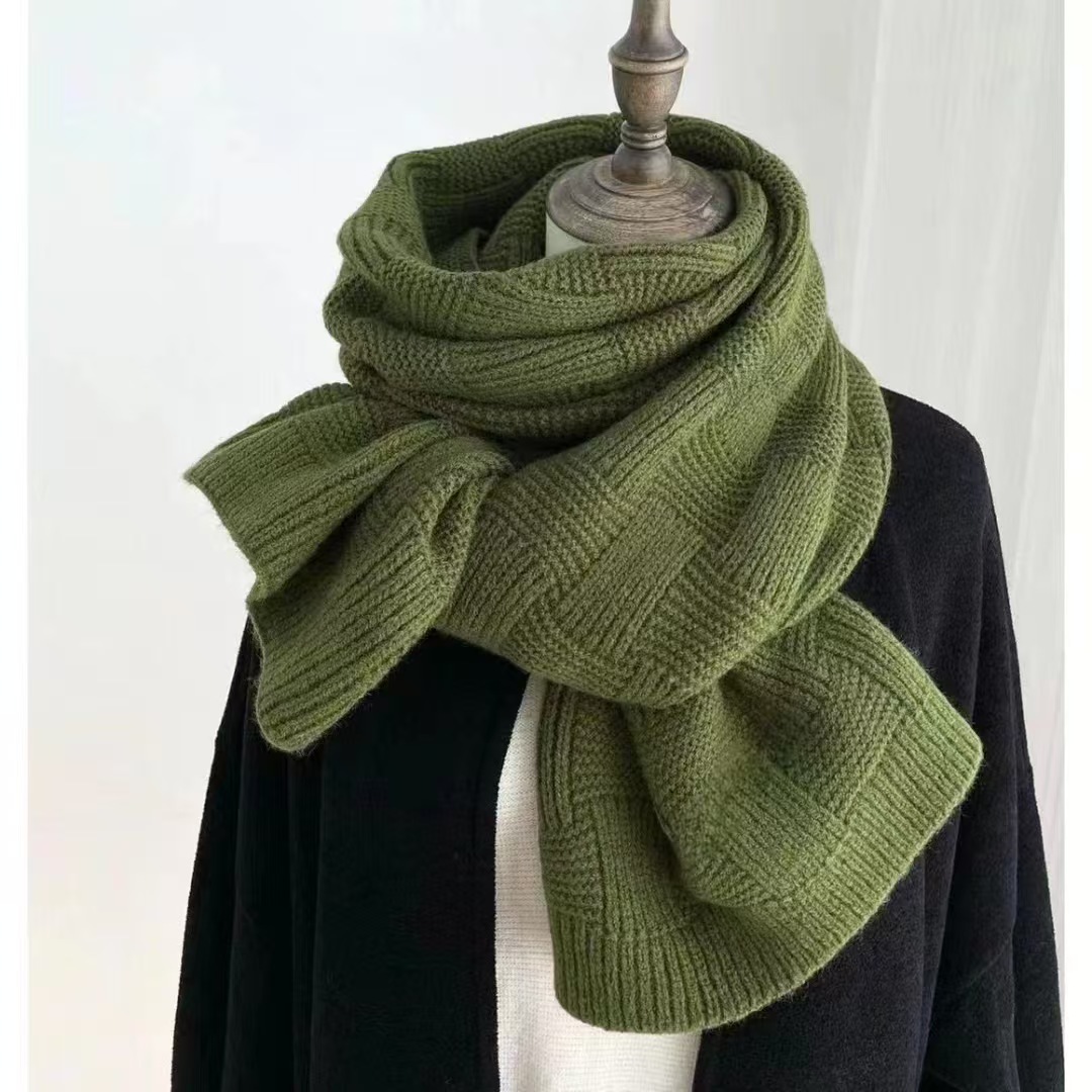 T099 new Korean scarf for women in autumn and winter, knitted, thickened and warm, couples, internet celebrity scarves, students, pure color and versa