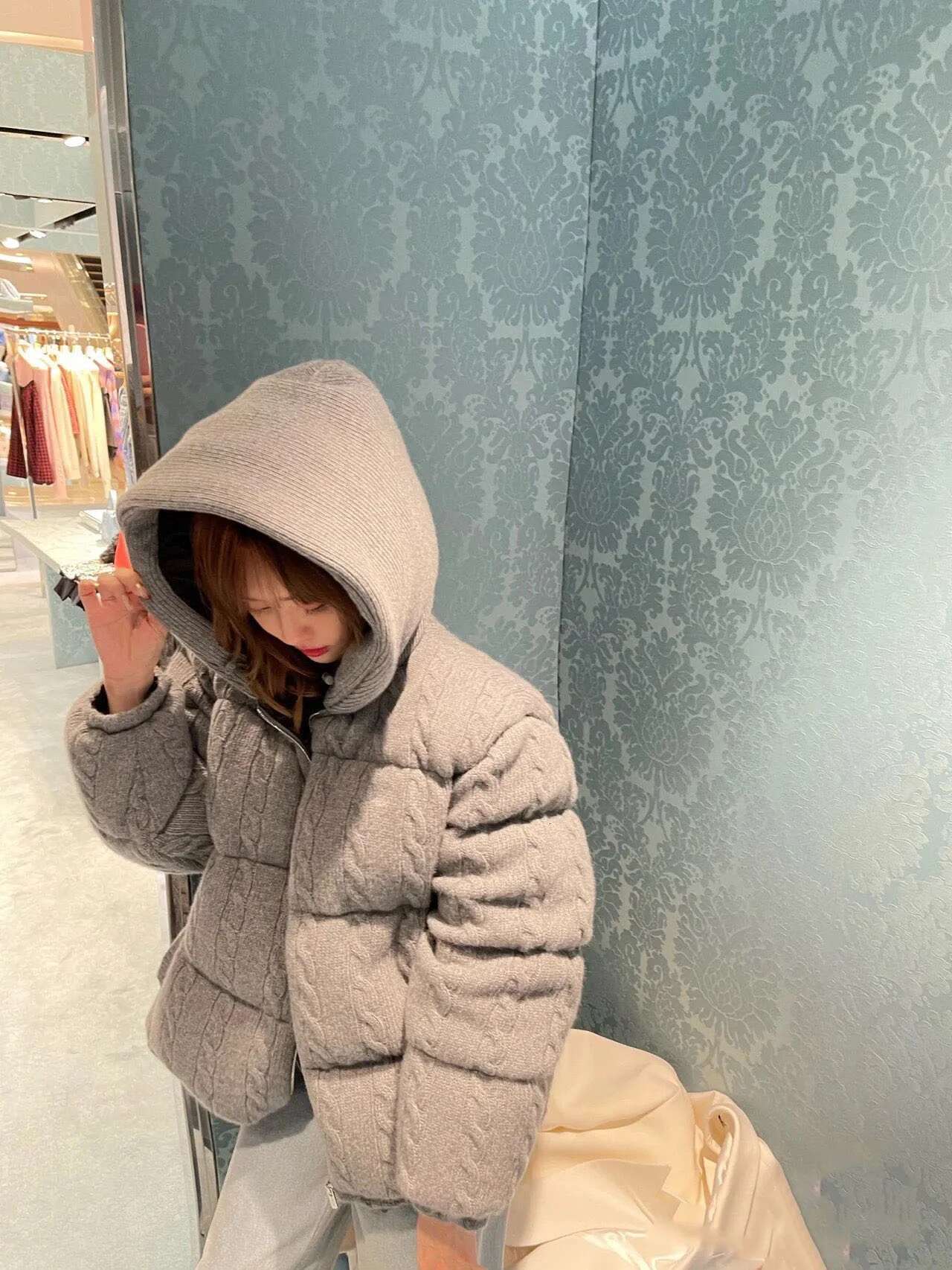 Brand Clothing Women's Knitted Jackets Winter 2022 Wool Ing Hooded Bread Type Design Keep Warm Down Coat 56037