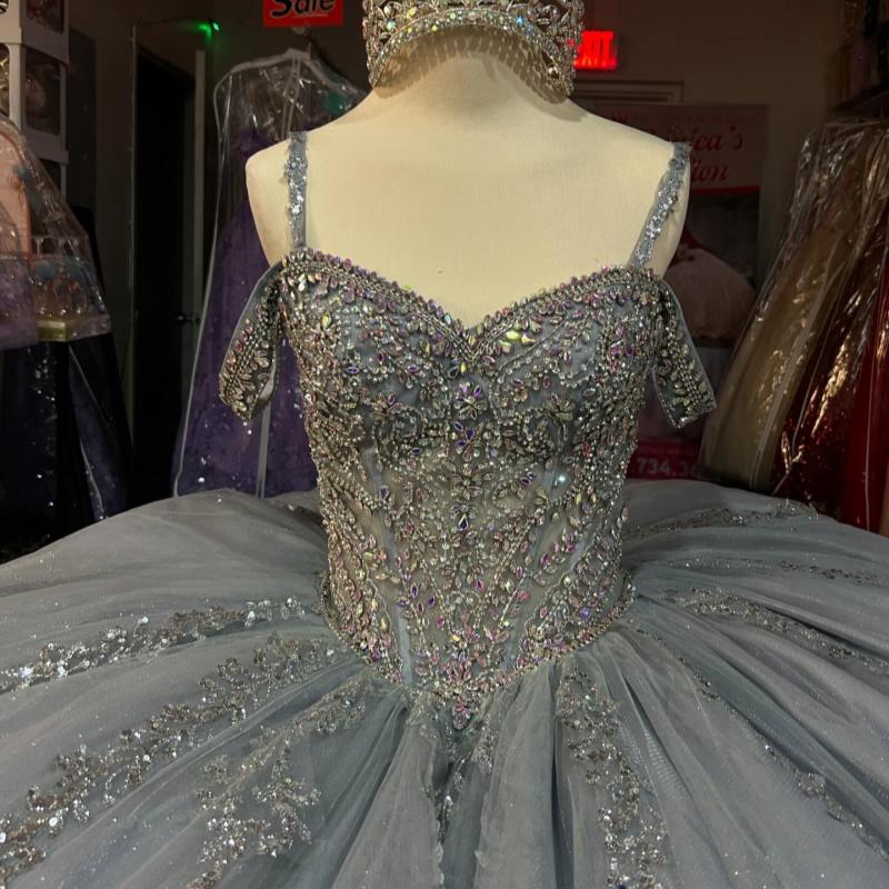 Grey Shiny Quinceanera Dresses Ball Gown Off The Shoulder Applique Lace Beading Crystal Tull Party Birthday Sweet 16 Dress Vestidos De 15 Anos