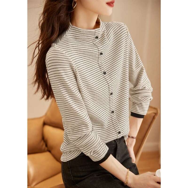Spring New Round Neck Long Sleeved Fashionable Designer T-shirt For Women's High Street Striped Printed Pullover Elegant Button Chic Top T-shirt