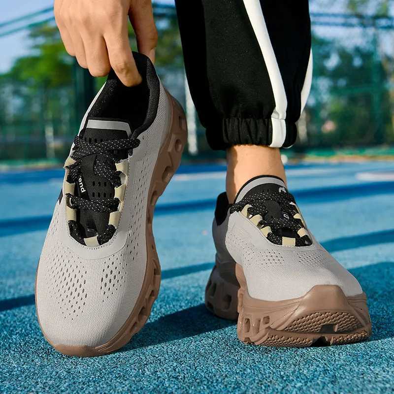 Mens and wens dad shoes running and sports shoes mesh surface breathable fashionable and versatile in Z250411