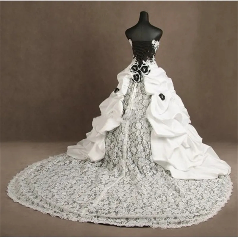 Black And White Gothic Wedding Dresses Ruched Satin And Lace Vintage Victorian Bridal Gowns Beaded Appliques Corset Vestido De Novia Long Train 2025