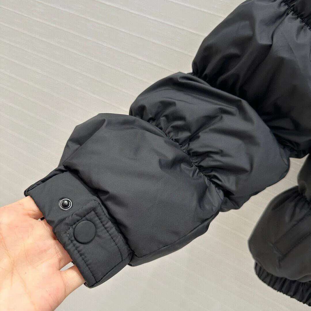 2024 New Fashion Winter Keep Warm 90% White Goose Down Coat Women Hooded Stripes Quilting Loose Bread Style Streetwear Jacket