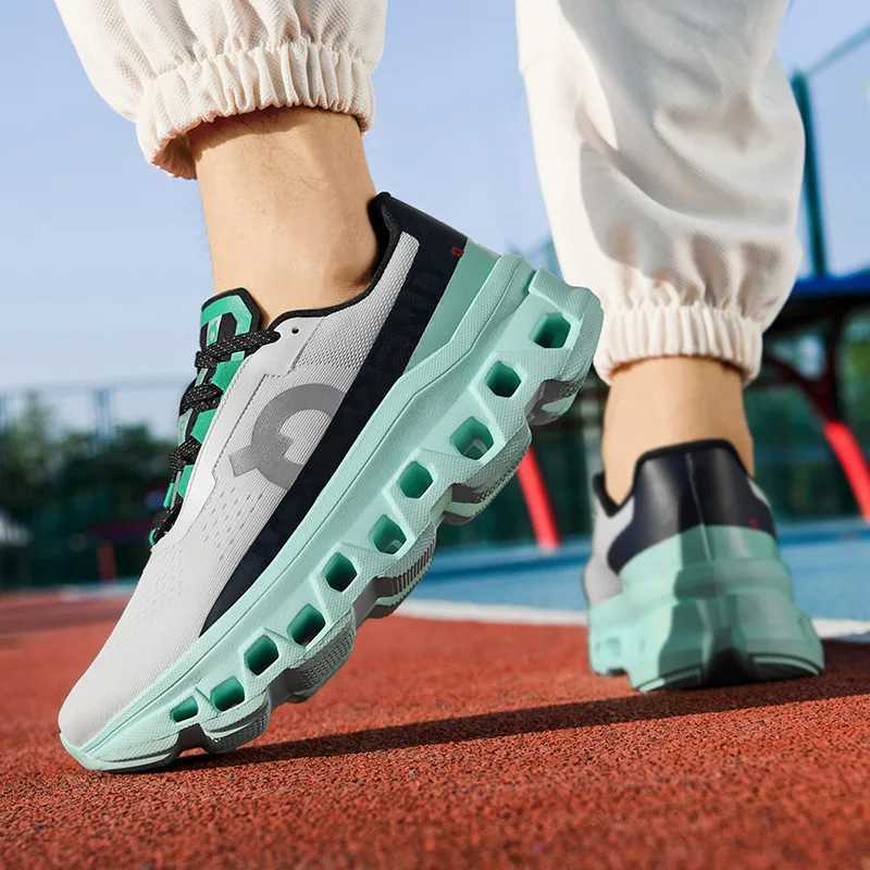 Mens and wens dad shoes running and sports shoes mesh surface breathable fashionable and versatile in Z250411