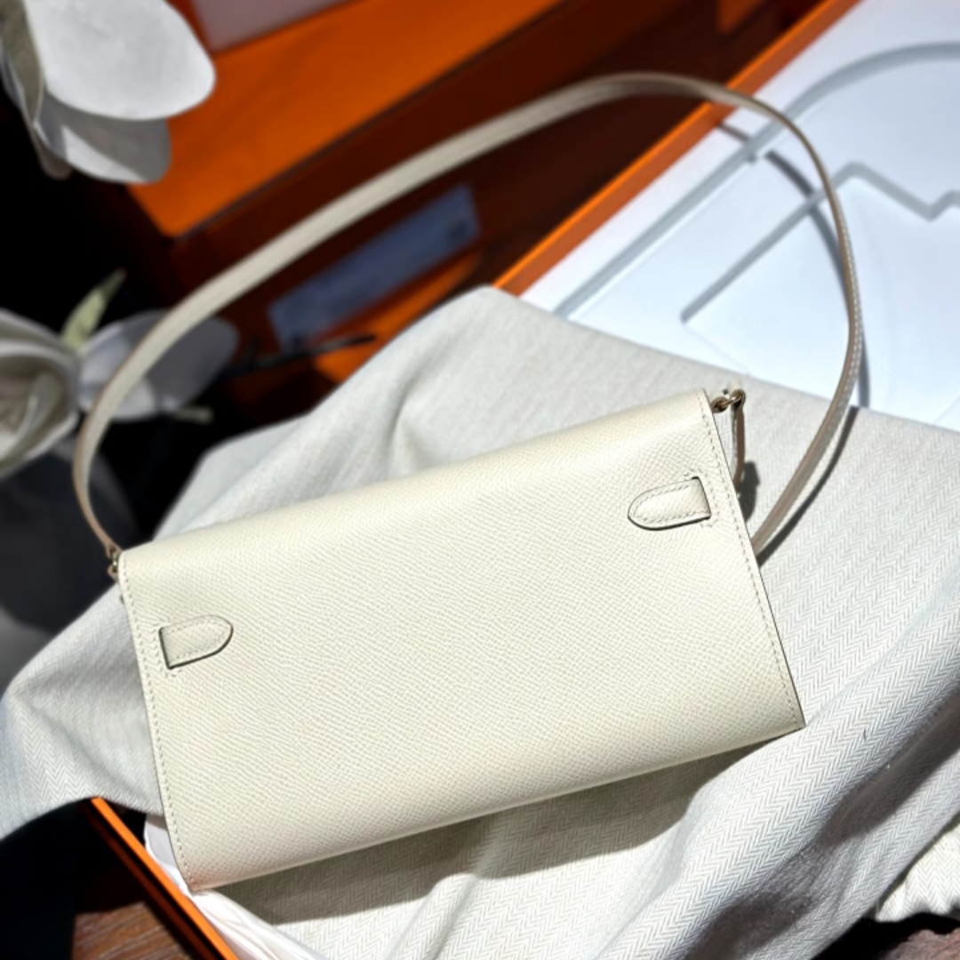 19A Classic Purse Designer To Go wallet Fashion Crossbody Shoulder bag 20cm in Imported Italian leather with plated hardware