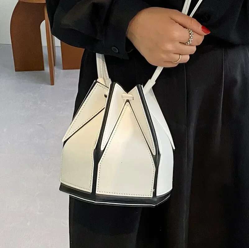 Women's Niche Foldable Multifunctional Messenger Portable Bag High-quality Popular Summer New 2025 Wallet And Handbag