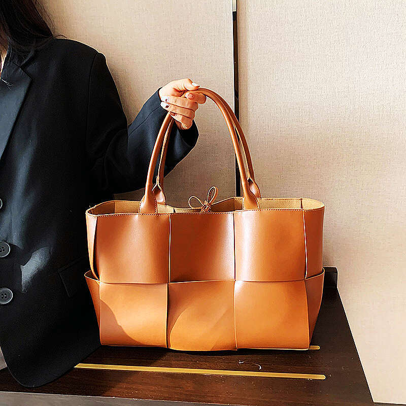 Large Capacity Soft PU Tote for Women 2021 Designer Bag Woven Design Shoulder Shopping Handbags Ladies Fashion Purse