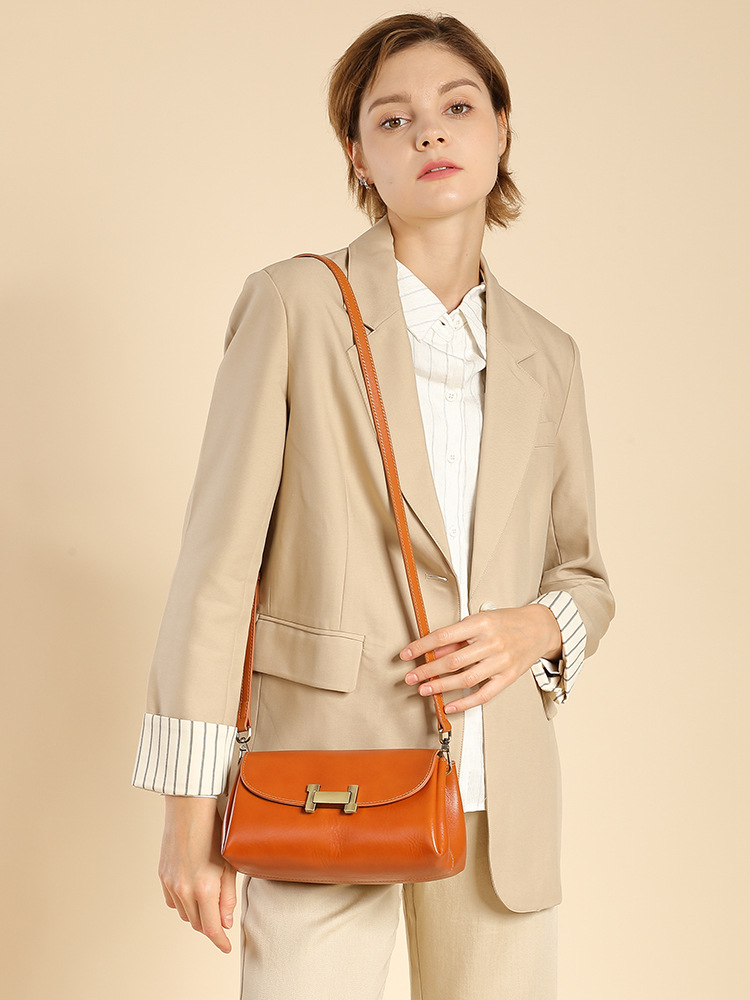 Sophisticated Ladies' Minimalist Square-Shaped Leather Bag - Perfect for Commute and Leisure