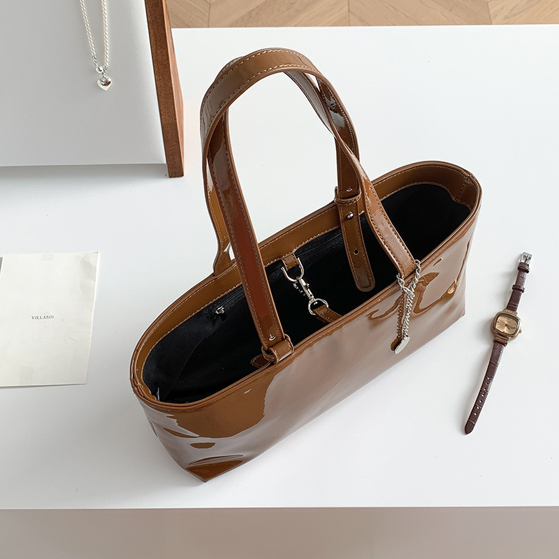2025 Fashion Designer Women s Handbag New Retro Patent Leather Shiny Tote Bag Large Capacity High-end Wine Red Simple Trendy Crossbody Bag Storage Bag