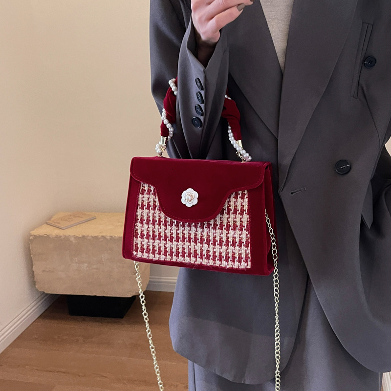 New Designer Pearl Handbag With Contrasting Colors Personalized Crossbody Casual Shoulder Wallet Outdoor Card Fashionable Square Bag