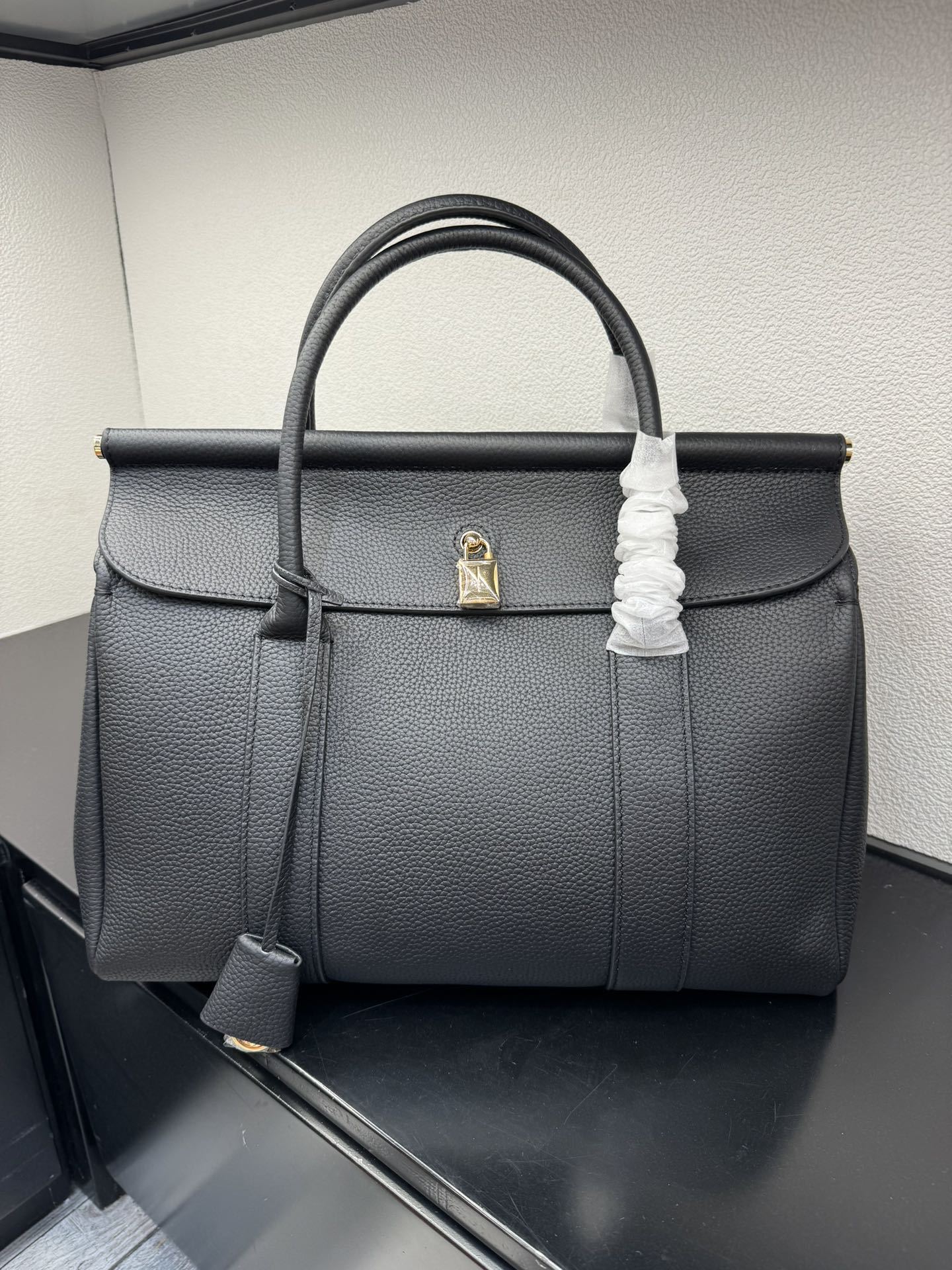 Bag 2025 Head Layer Leather Handbag, Same Style As Liu Shishi Loom Large Capacity Tote Bag, Commuter Women's Bag
