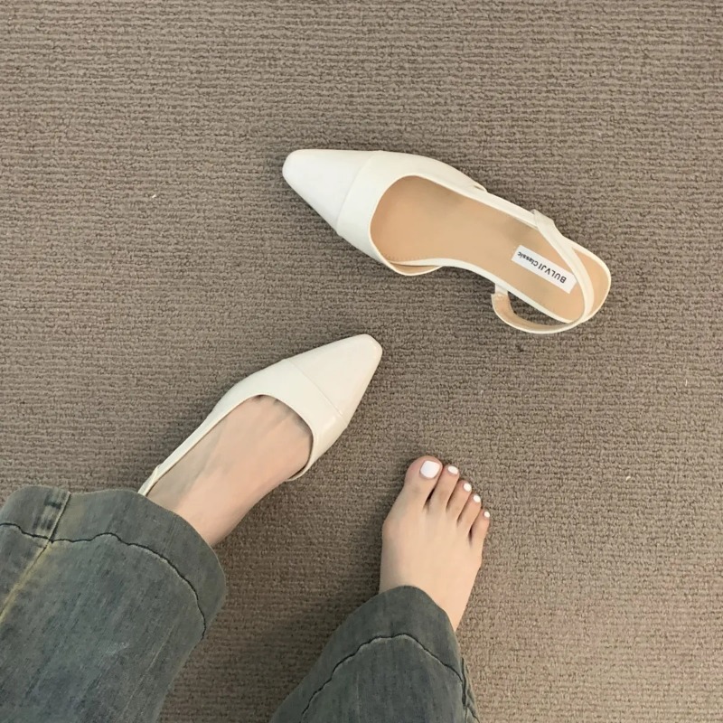 Vintage Meets Contemporary: Stylish Women's Chunky Heels with a Subtle Touch of Classic Flair