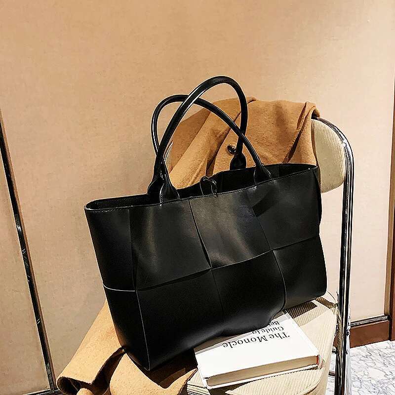 Large Capacity Soft PU Tote for Women 2021 Designer Bag Woven Design Shoulder Shopping Handbags Ladies Fashion Purse