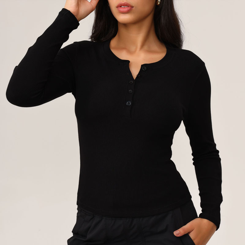 Female designer's top shoulder length long sleeved yoga suit buttoned and trimmed for height and weight paired with autumn and winter clothes as 