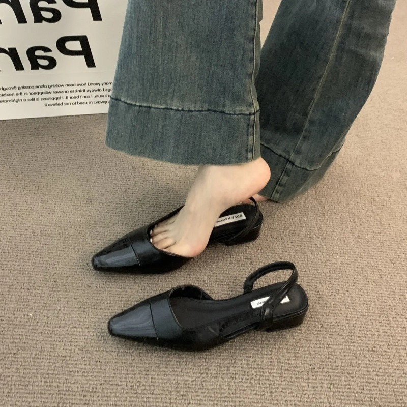Vintage Meets Contemporary: Stylish Women's Chunky Heels with a Subtle Touch of Classic Flair