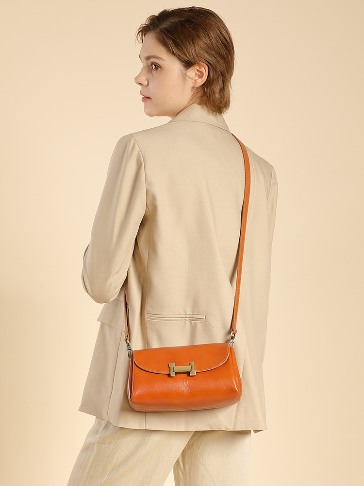 Sophisticated Ladies' Minimalist Square-Shaped Leather Bag - Perfect for Commute and Leisure