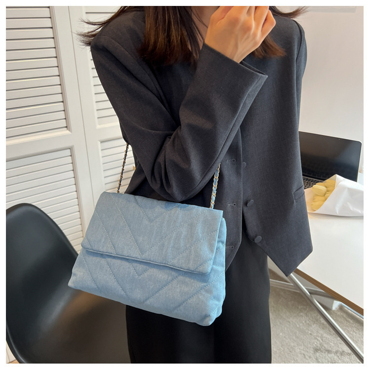 2025 Designer Popular carrying women's 3 small 2025 new fashion ins single shoulder crossbody bag network red chain bags