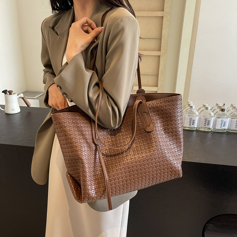 High Quality Designer Solid Color Bag Casual Shoulder Bag Fashionable Handbag Simple Multifunctional Bag, Large Capacity Wallet Card Bag, Commuting Co