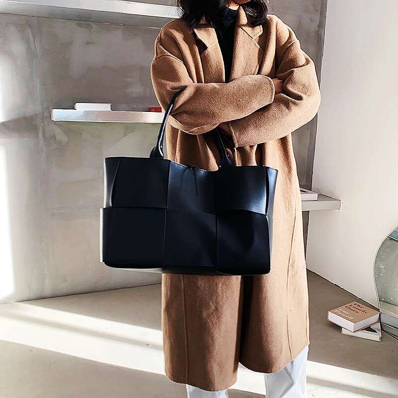 Large Capacity Soft PU Tote for Women 2021 Designer Bag Woven Design Shoulder Shopping Handbags Ladies Fashion Purse
