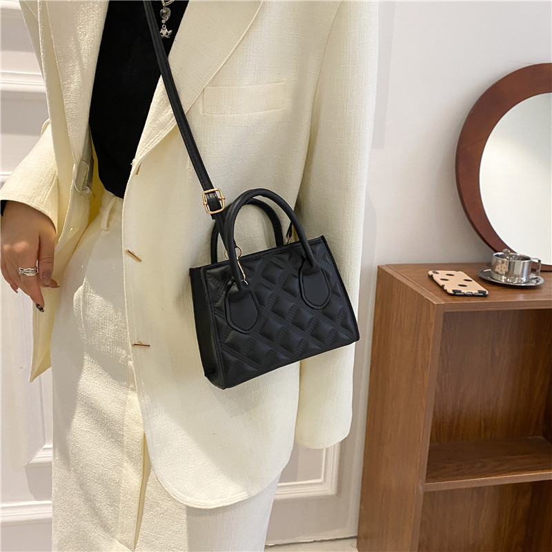Women's Crossbody One-shoulder Small Square Retro Texture New Trendy Fashion Simple Personality Hand Messenger Bag 2025