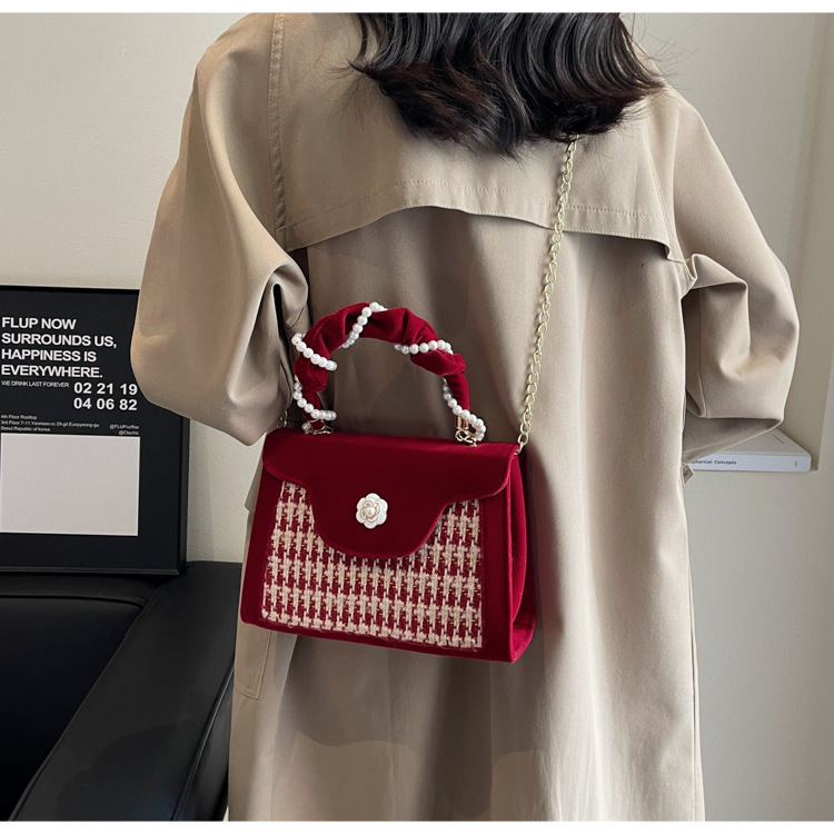 New Designer Pearl Handbag With Contrasting Colors Personalized Crossbody Casual Shoulder Wallet Outdoor Card Fashionable Square Bag